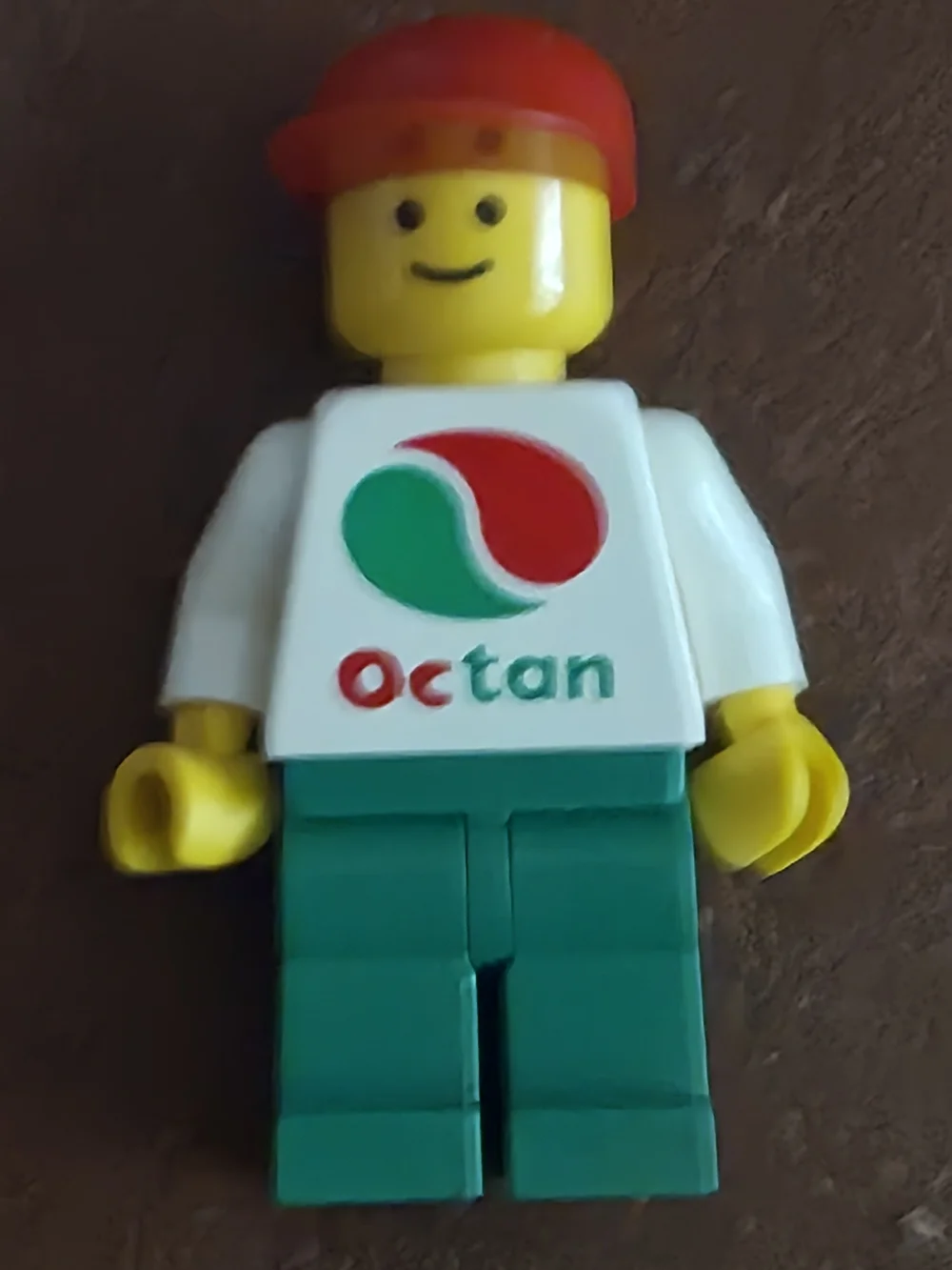 Lego - Minifigures - Octan White Logo  Green Legs Red Cap- oct012